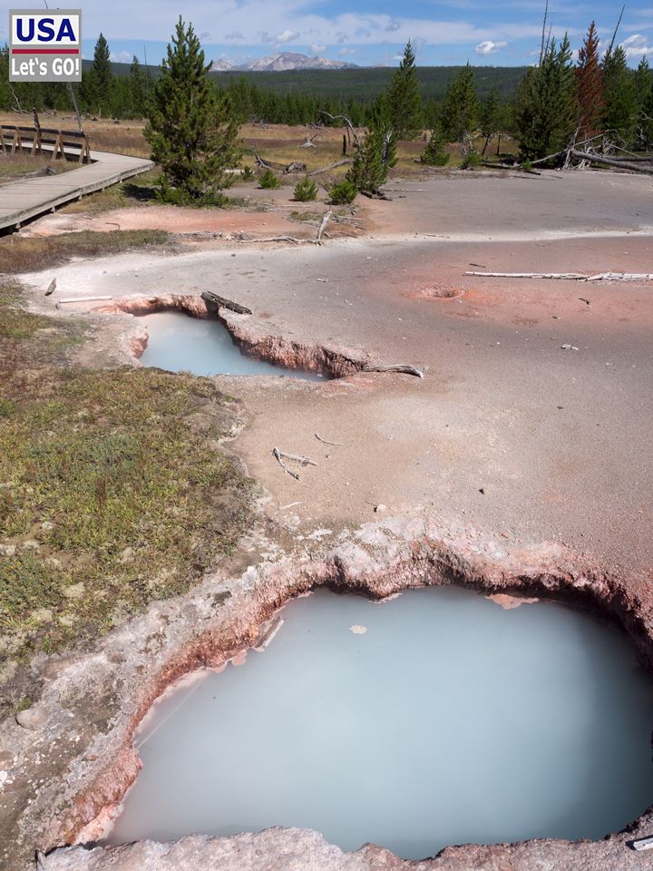 Artists Paintpots Yellowstone