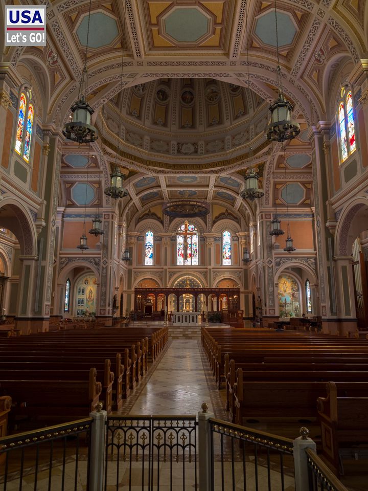 Sacramento Cathedral of the Holy SacramentSacramento State Capitol
