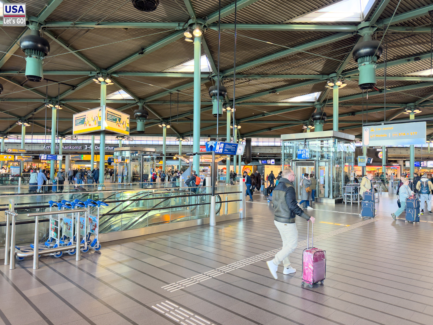 Shuttle zum Terminal am Flughafen Amsterdam-Schiphol