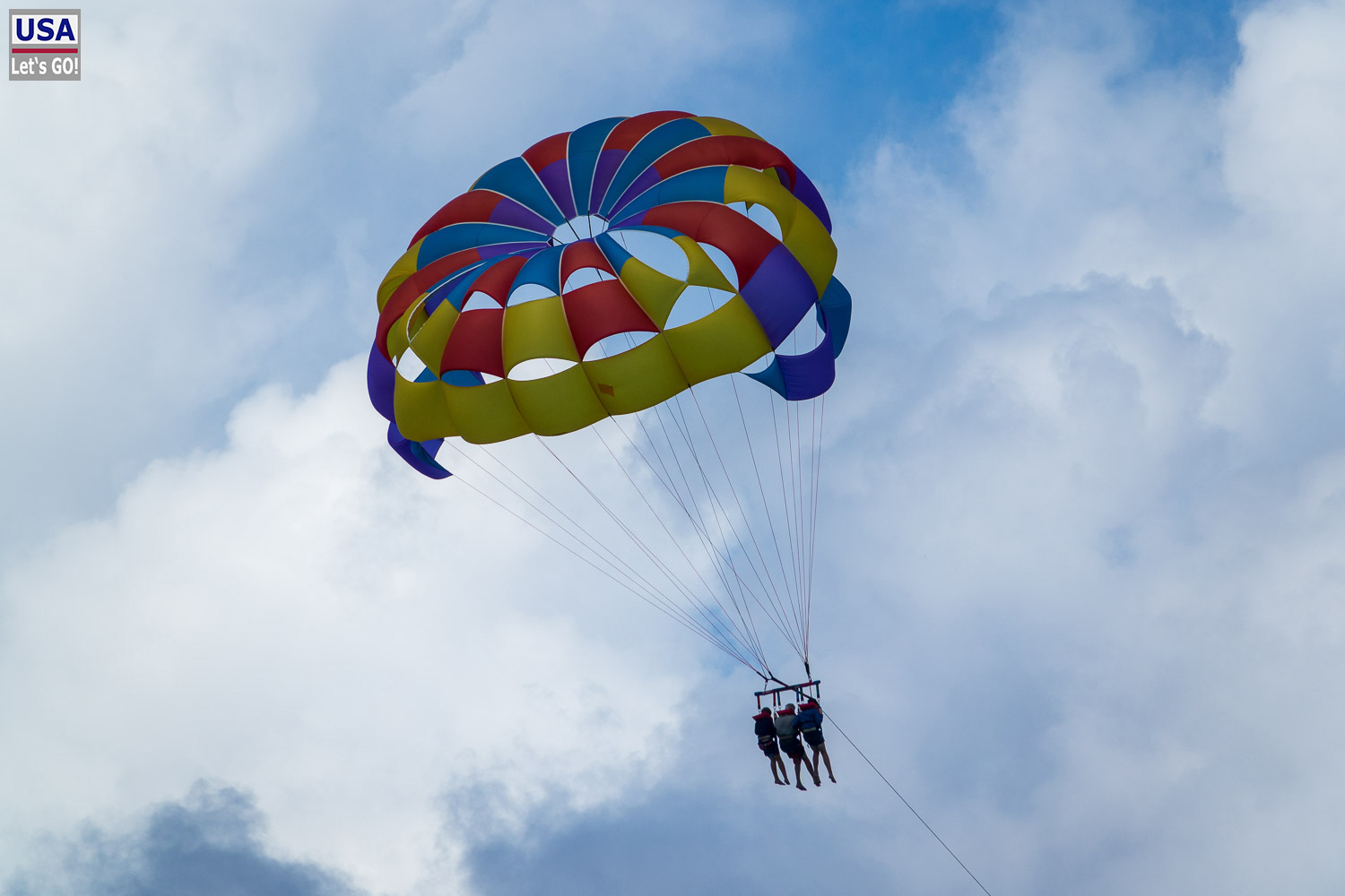 Paragliding &uuml;ber dem Strand von Bavaro