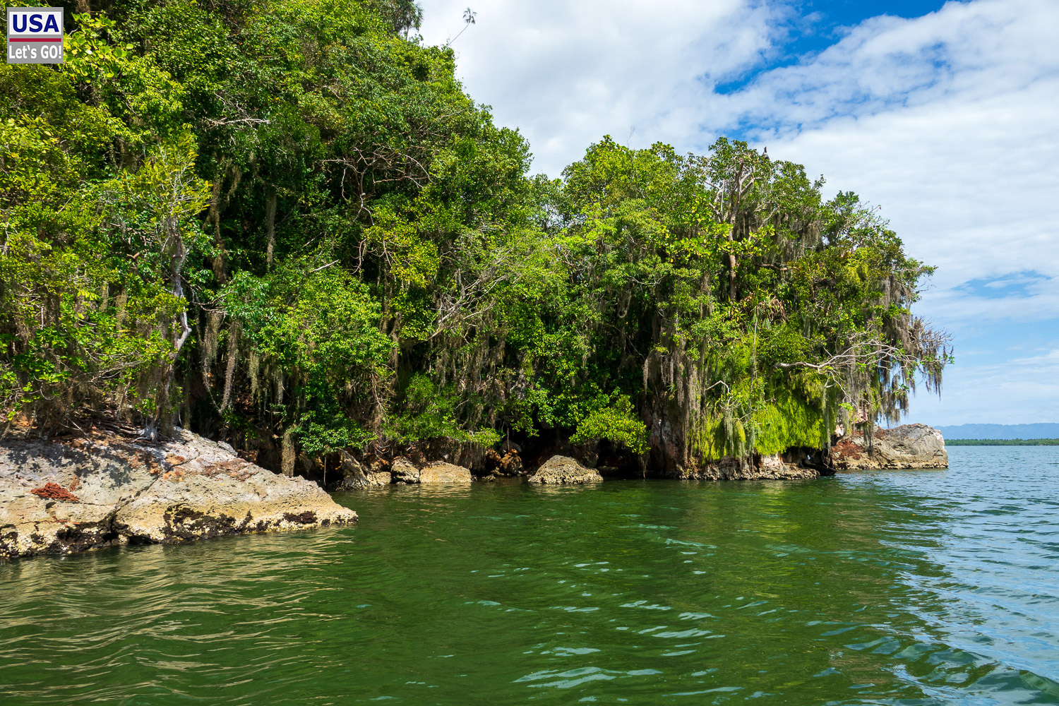 Karstfelsen in der Bah&iacute;a de San Lorenzo, Los Haitises