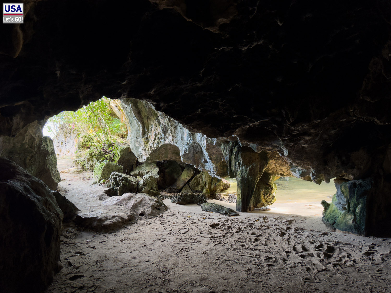 In der Cueva de la L&iacute;nea, Los Haitises