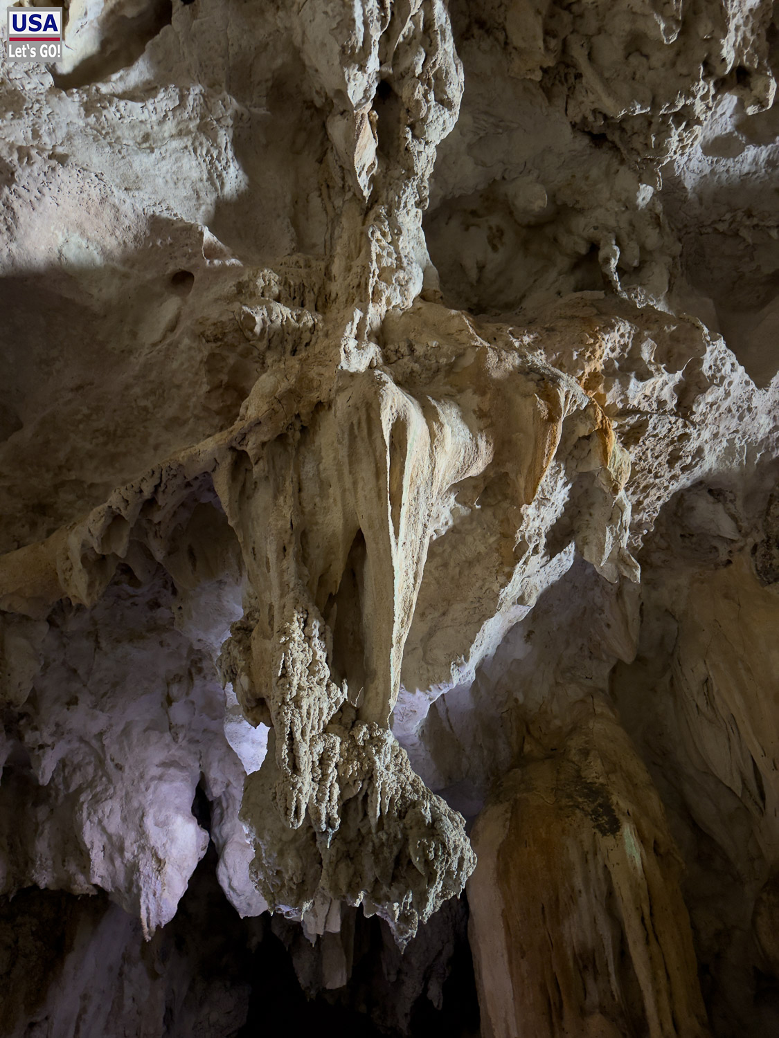 In der Cueva de la L&iacute;nea, Los Haitises