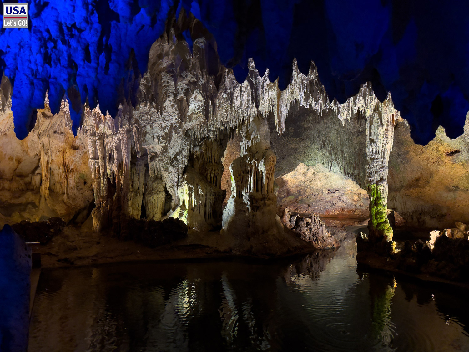 Der blaue See in der Cueva de las Maravillas