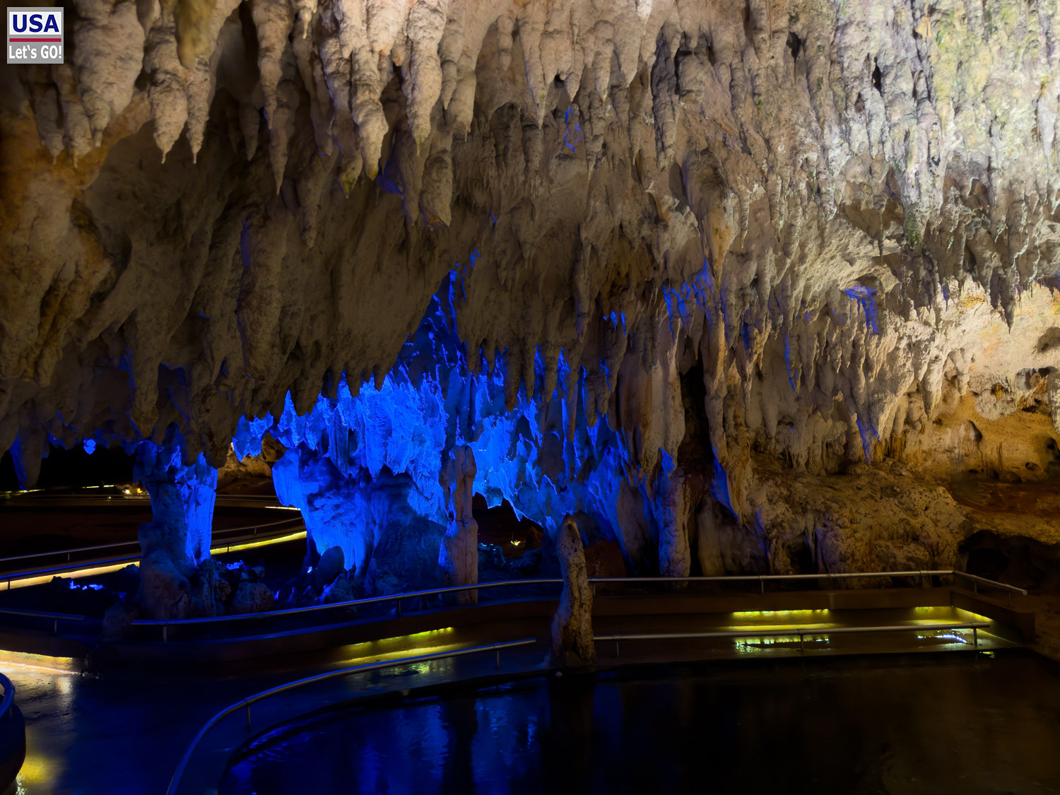 Der blaue See in der Cueva de las Maravillas