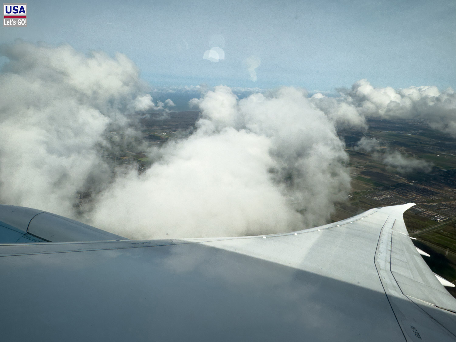 Blick aus dem Flugzeugfenster