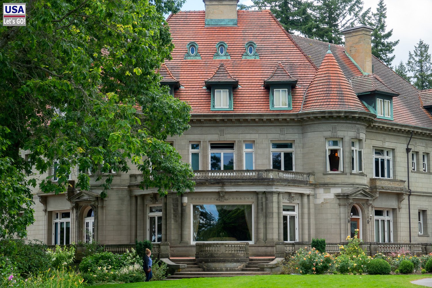 Pittock Mansion, ein Herrenhaus mit rotem Ziegeldach