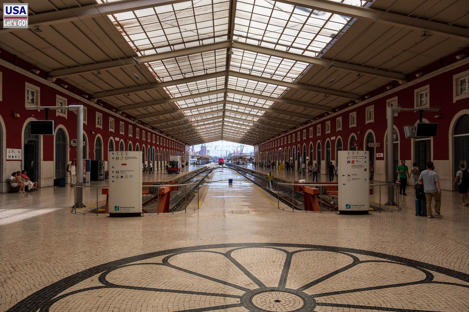 Halle des Bahnhofs Santa Apolónia