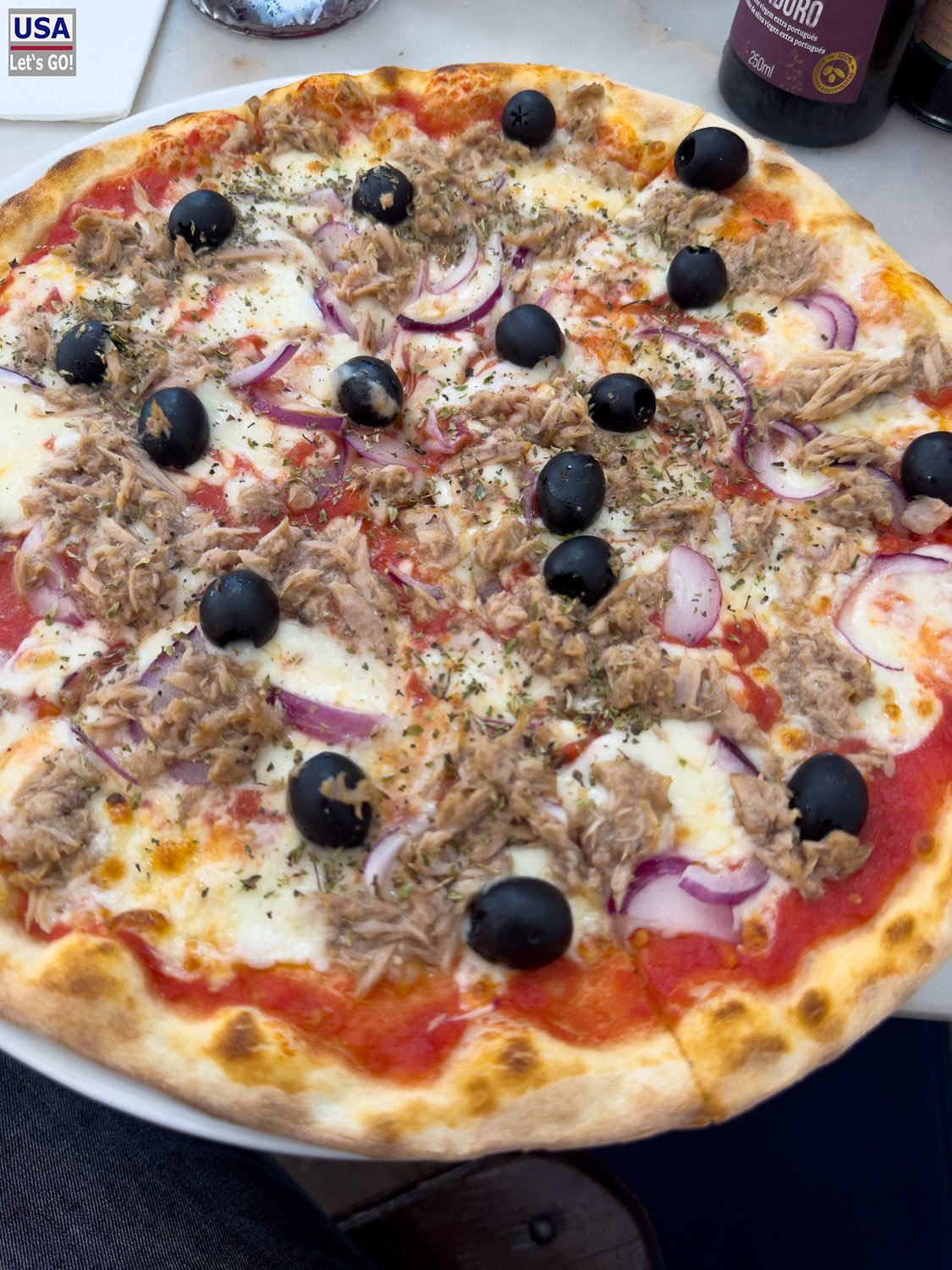 Thunfischpizza in der Pizzeria Cinque