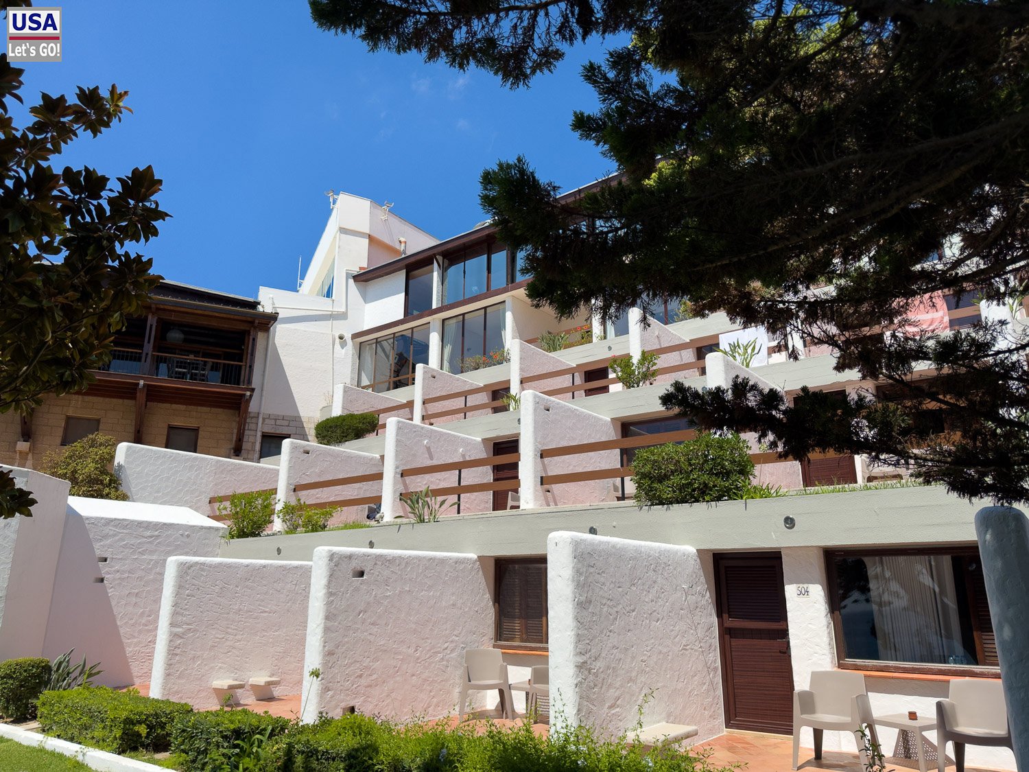 Zimmertrakt des Hotel do Mar am Hang