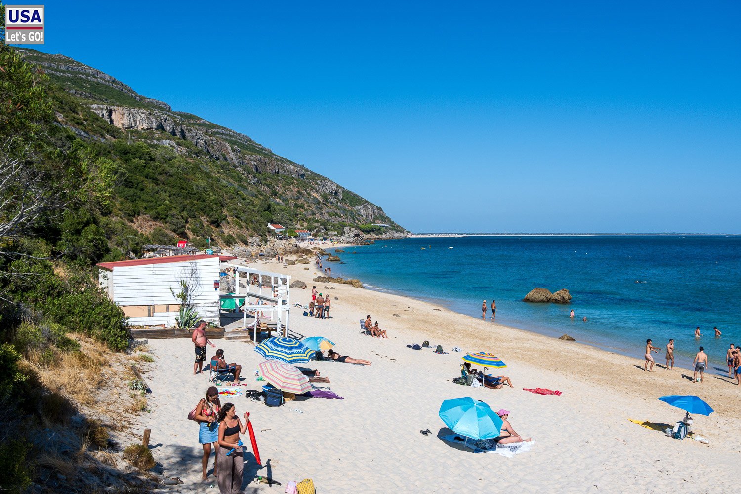 Strand von Galapinhos mit Badegästen