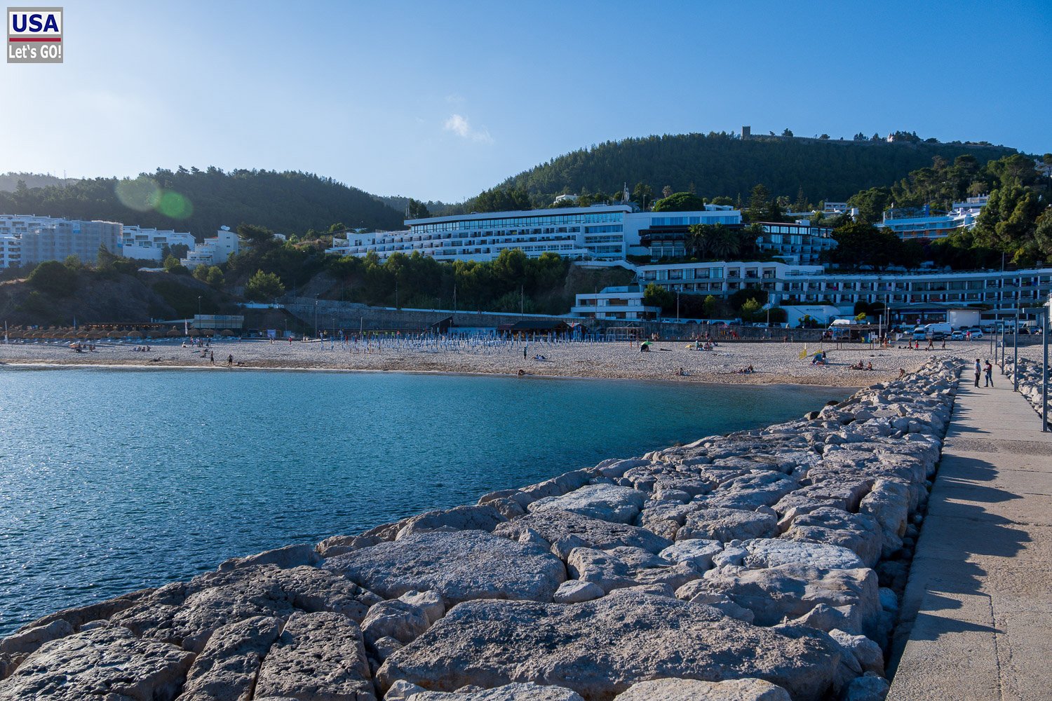 Mole am Strand von Sesimbra