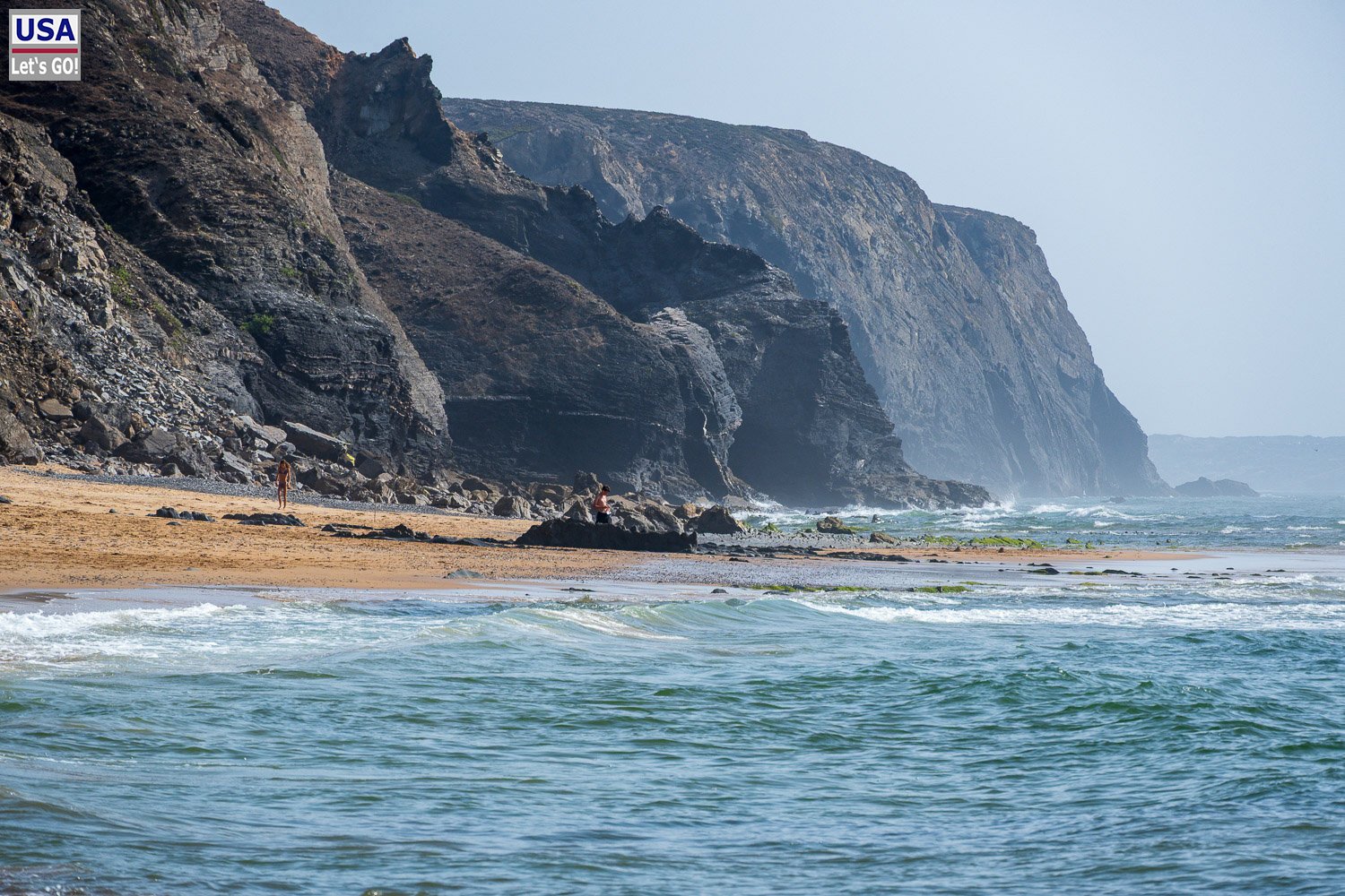 Steilklippen an der Praia de Vale Figueira