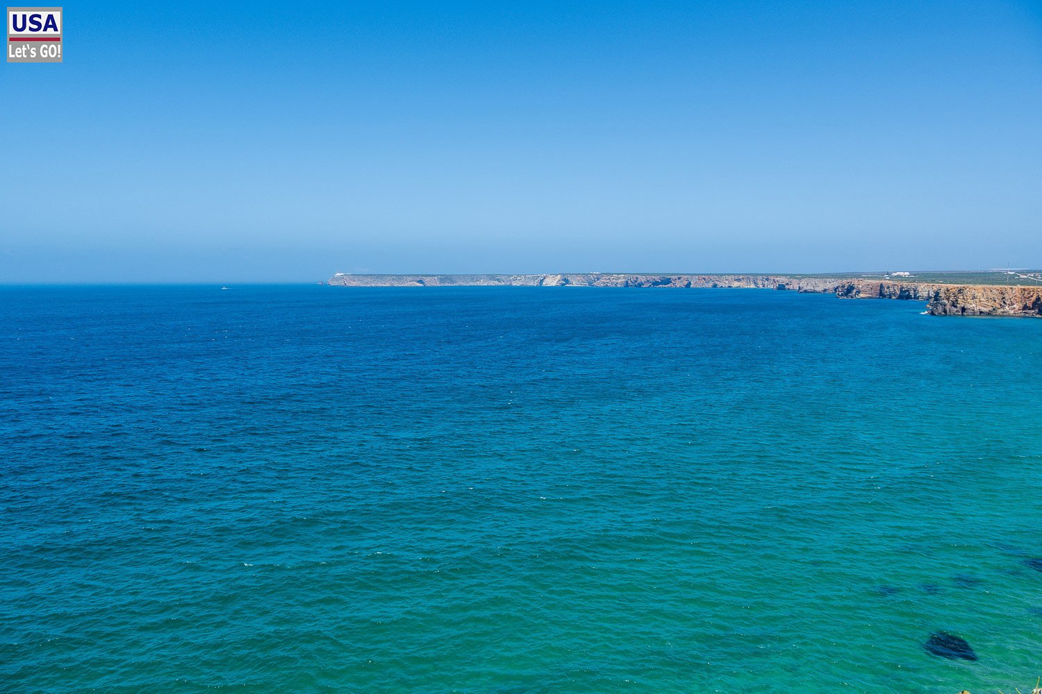 Atlantik vor Sagres mit fernem Kap