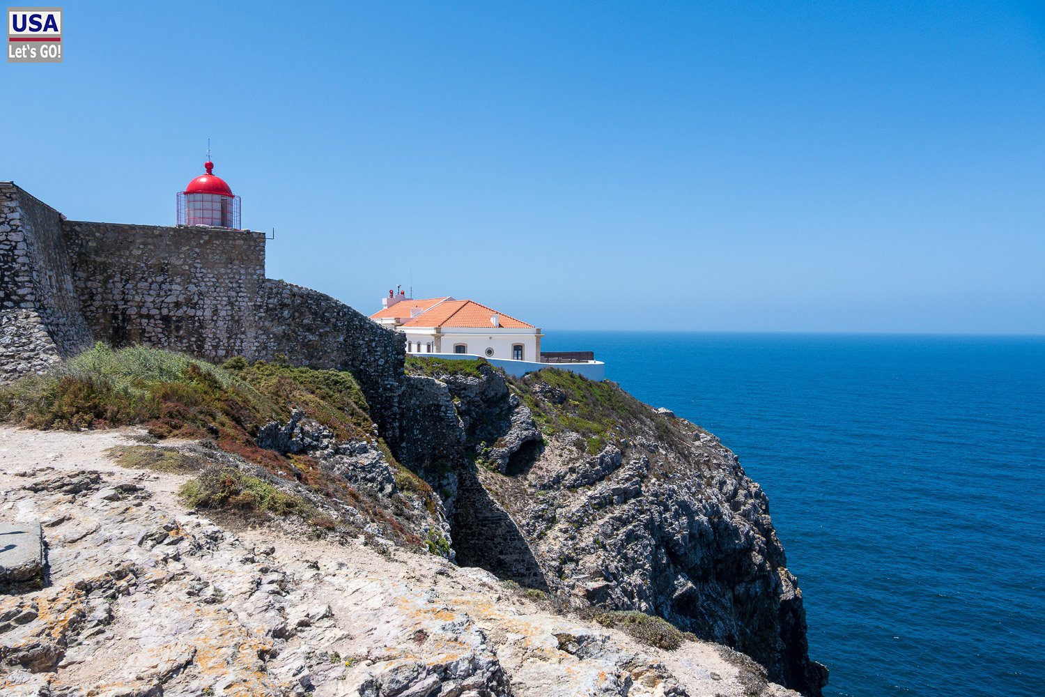 Leuchtturm am Cabo de São Vicente über den Klippen