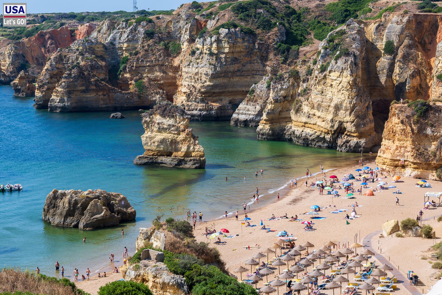 Felsformationen an der Praia de Dona Ana in Lagos