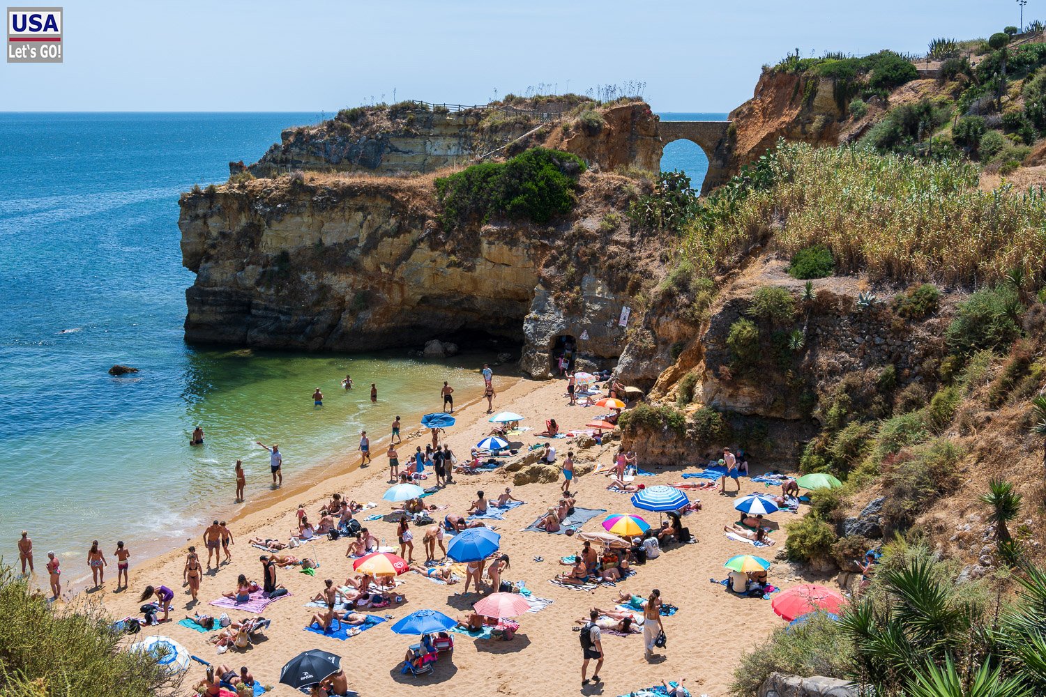 Praia da Batata mit Felsbogen