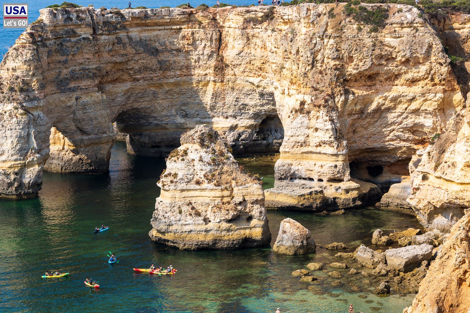 Felsbögen und Grotten an der Praia da Marinha