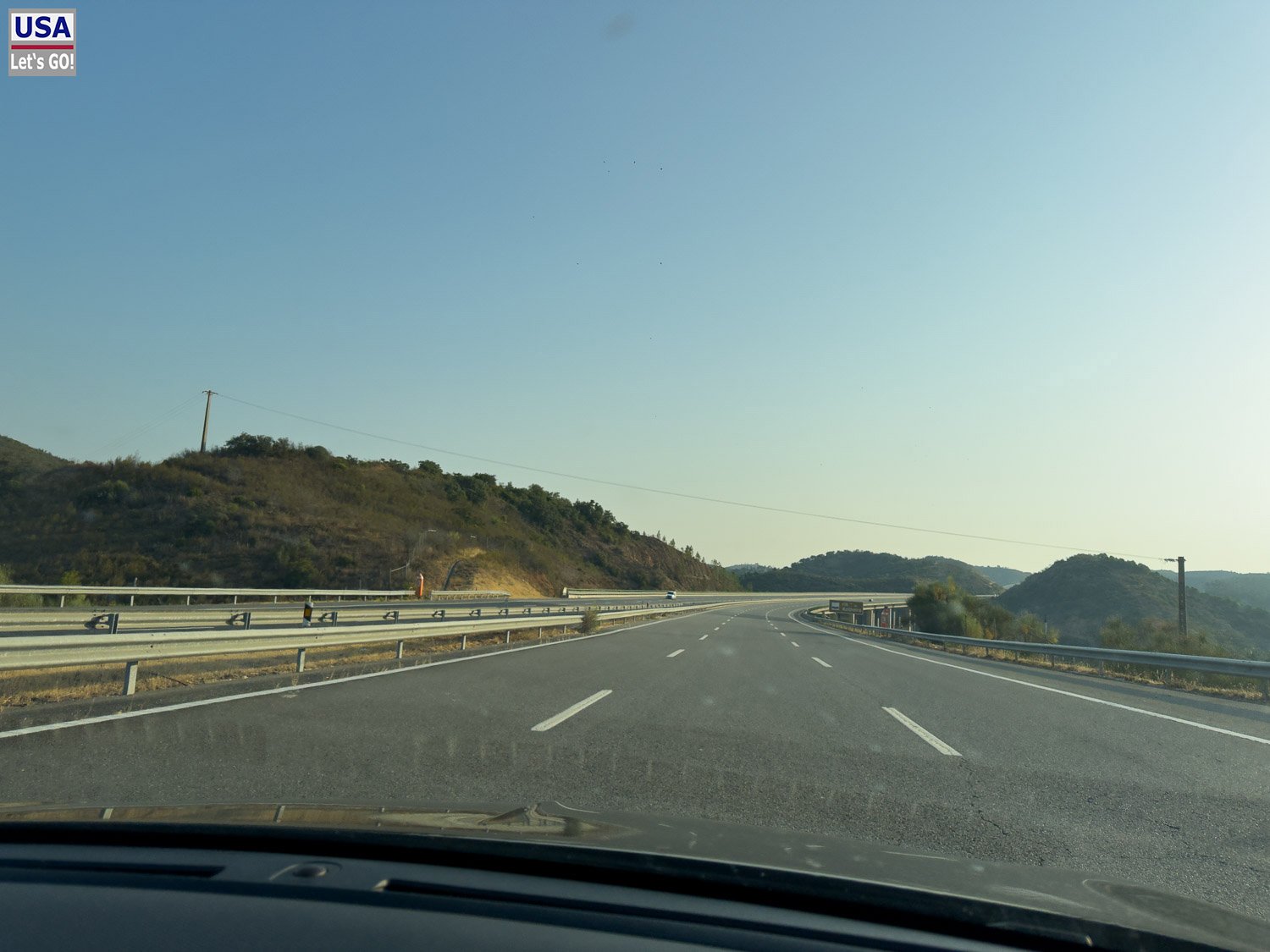 Fast leere Autobahn Richtung Lissabon