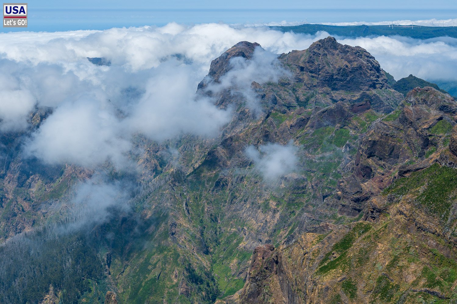 Wolkenschwaden zwischen den Gipfeln am Pico Ruivo