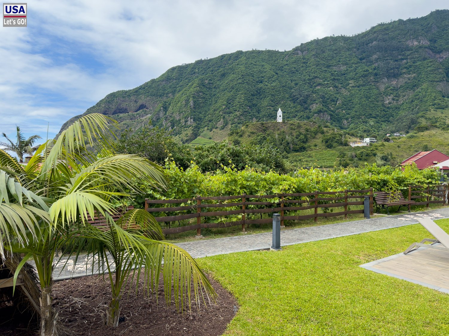 Anlage der Quinta Vale Vitis vor den Bergen