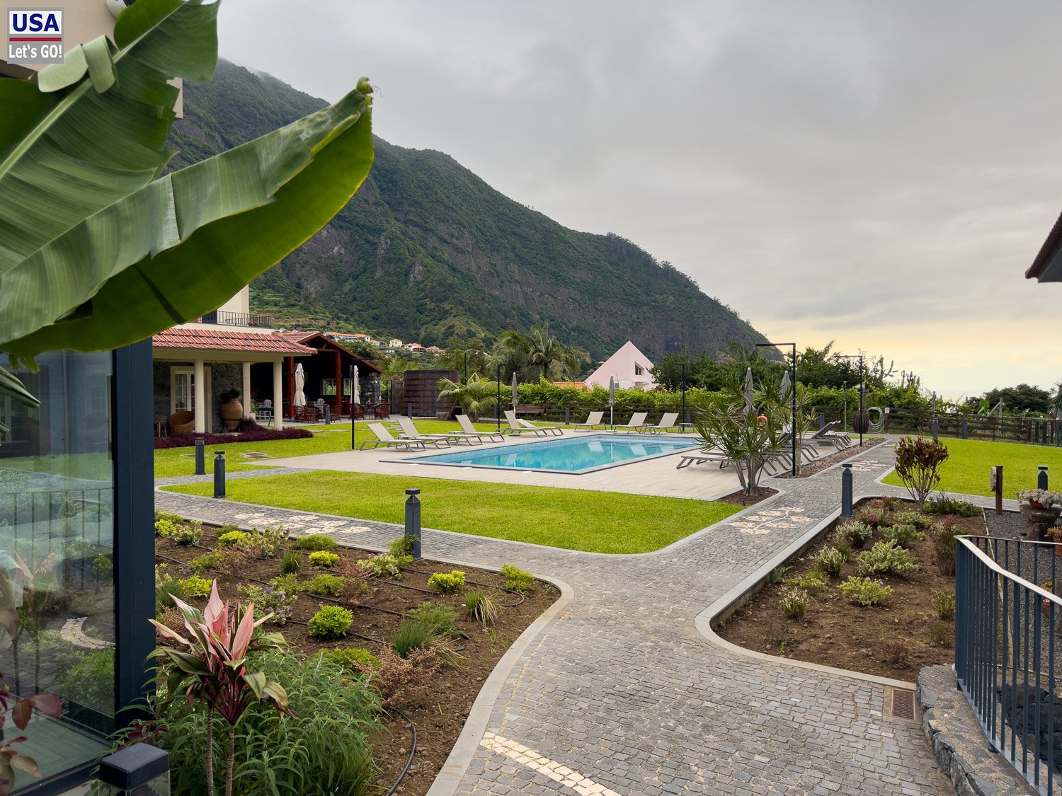 Pool der Quinta Vale Vitis am frühen Morgen