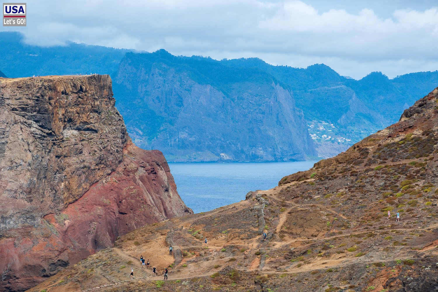 Klippen mit Blick auf die Nordküste Madeiras