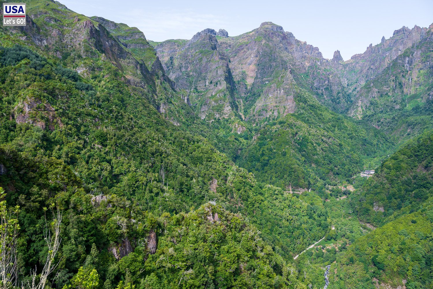 Tal und Berge vom Aussichtspunkt Balcões