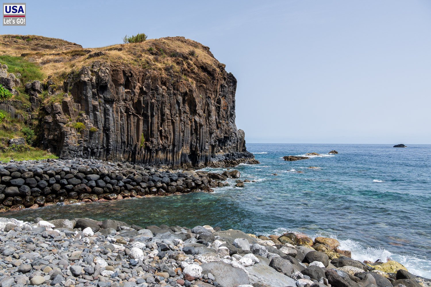 Basaltfelsen an der Küste von Faial