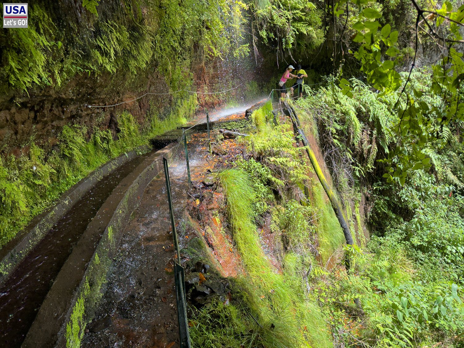Weg und Levada am kleinen Wasserfall