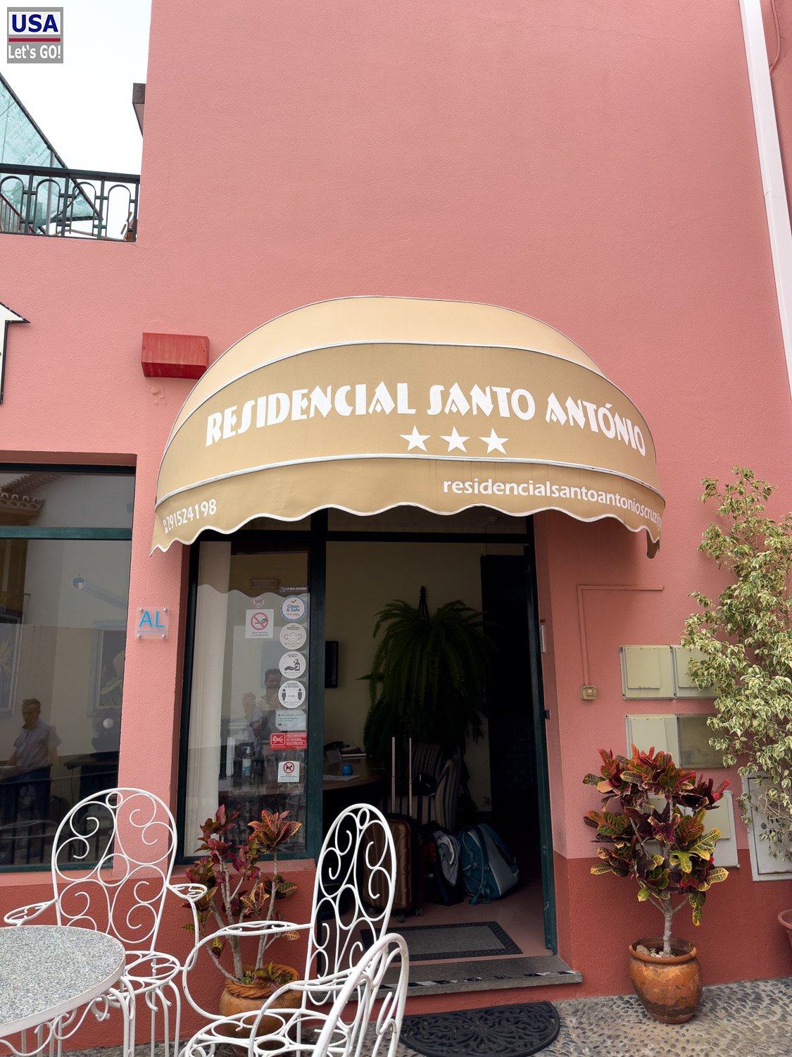Eingang der Residencial Santo António in Santa Cruz