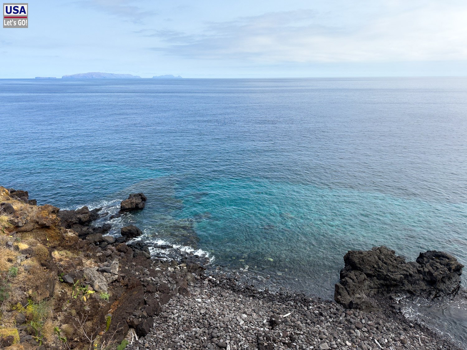 Küste bei Santa Cruz mit den Ilhas Desertas am Horizont