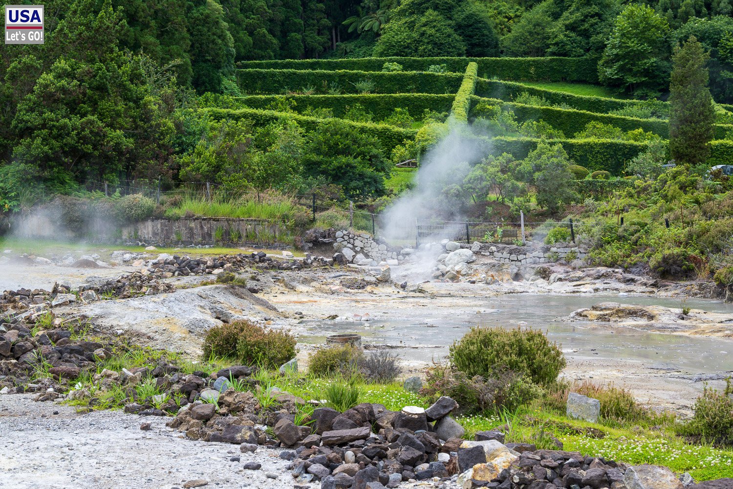 Dampfende Fumarolen der Caldeiras am Lagoa das Furnas