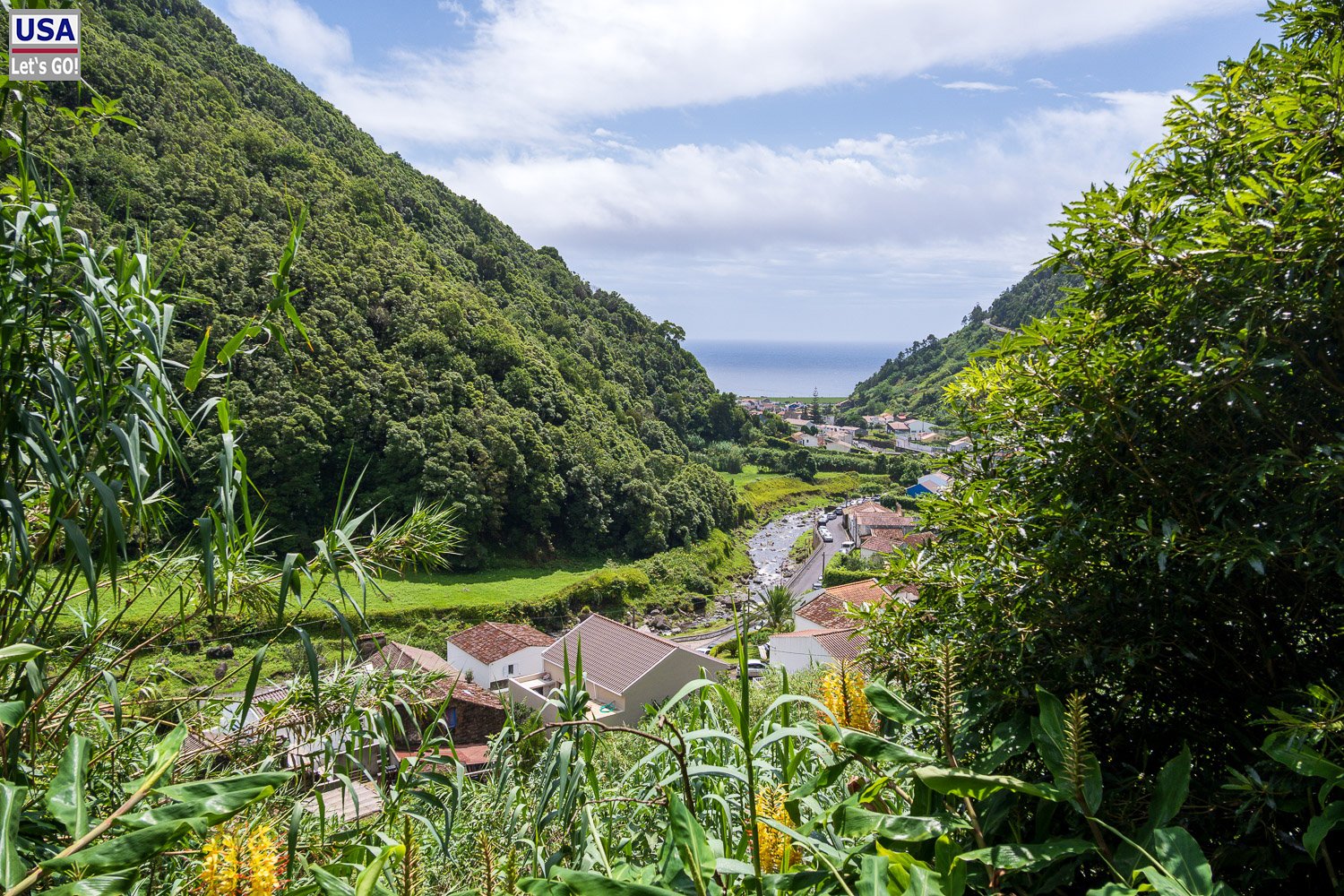 Blick hinab auf Faial da Terra