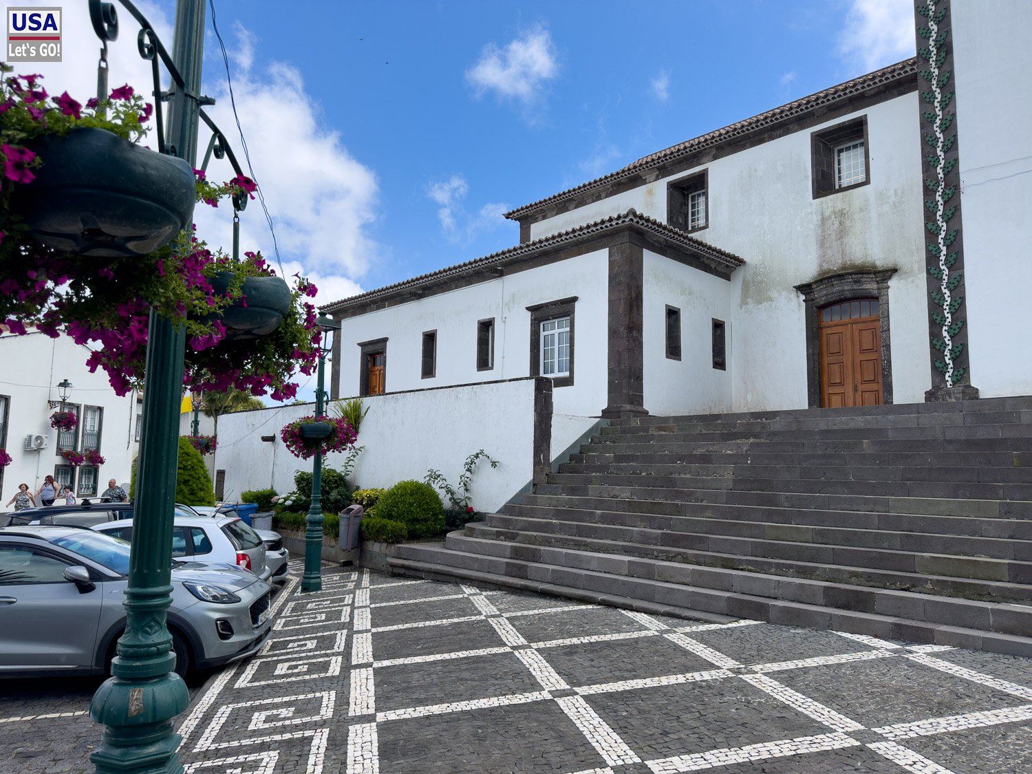 Kirchplatz im Ortszentrum von Nordeste