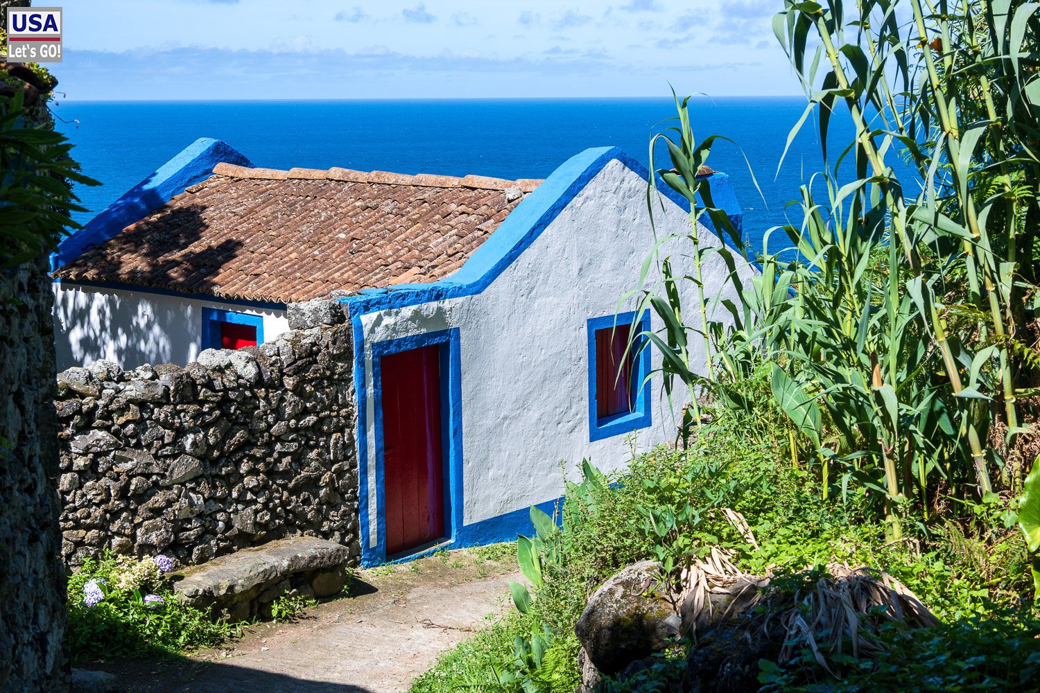 Kleines weißes Haus in Rocha da Relva