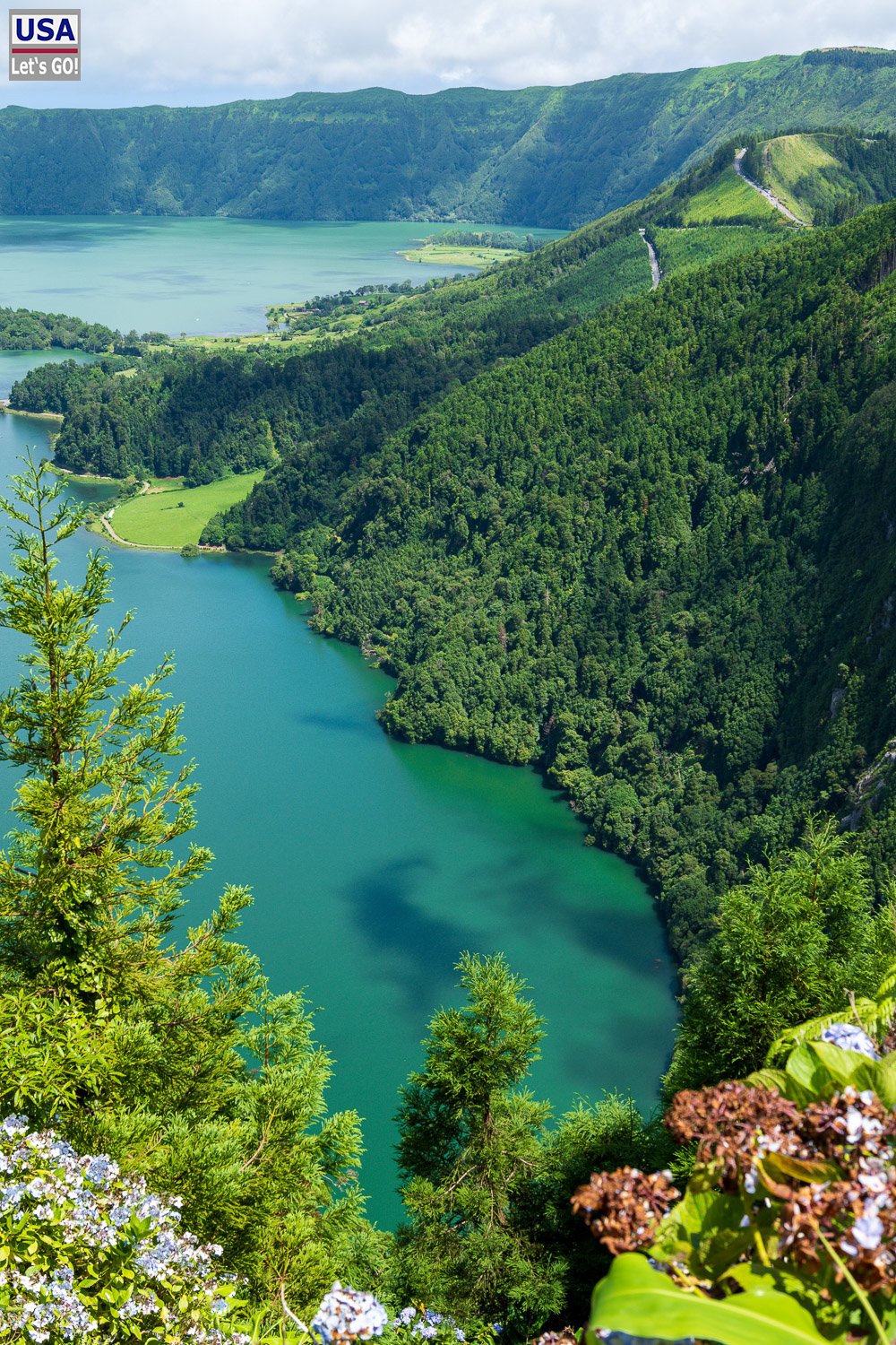 Lagoa Verde und Lagoa Azul im Krater von Sete Cidades