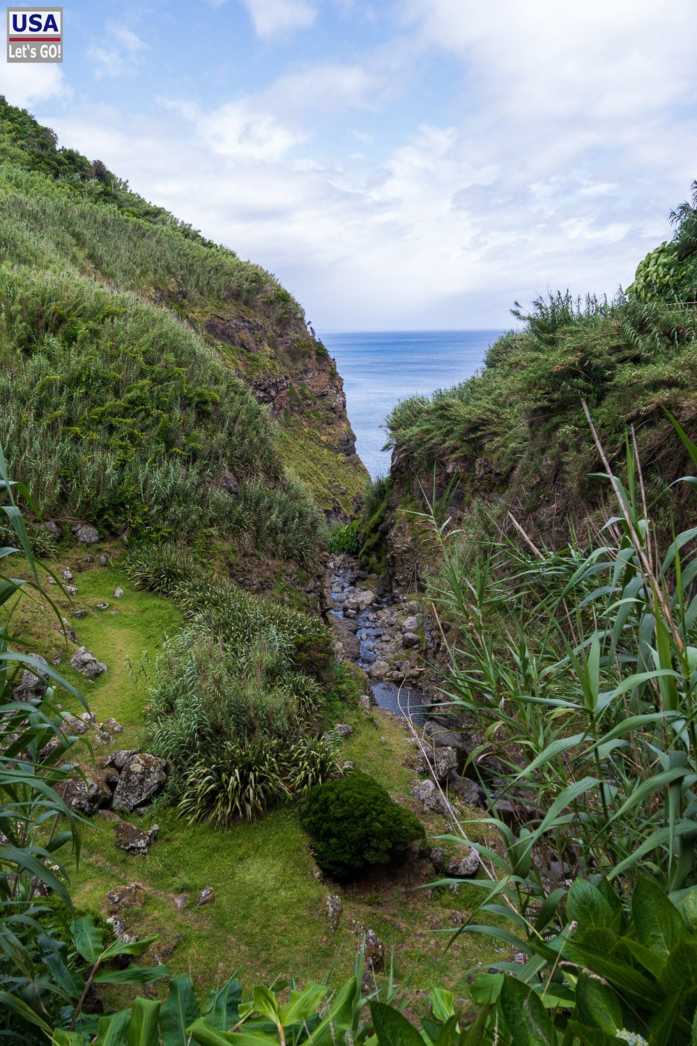 Schlucht mit Blick aufs Meer