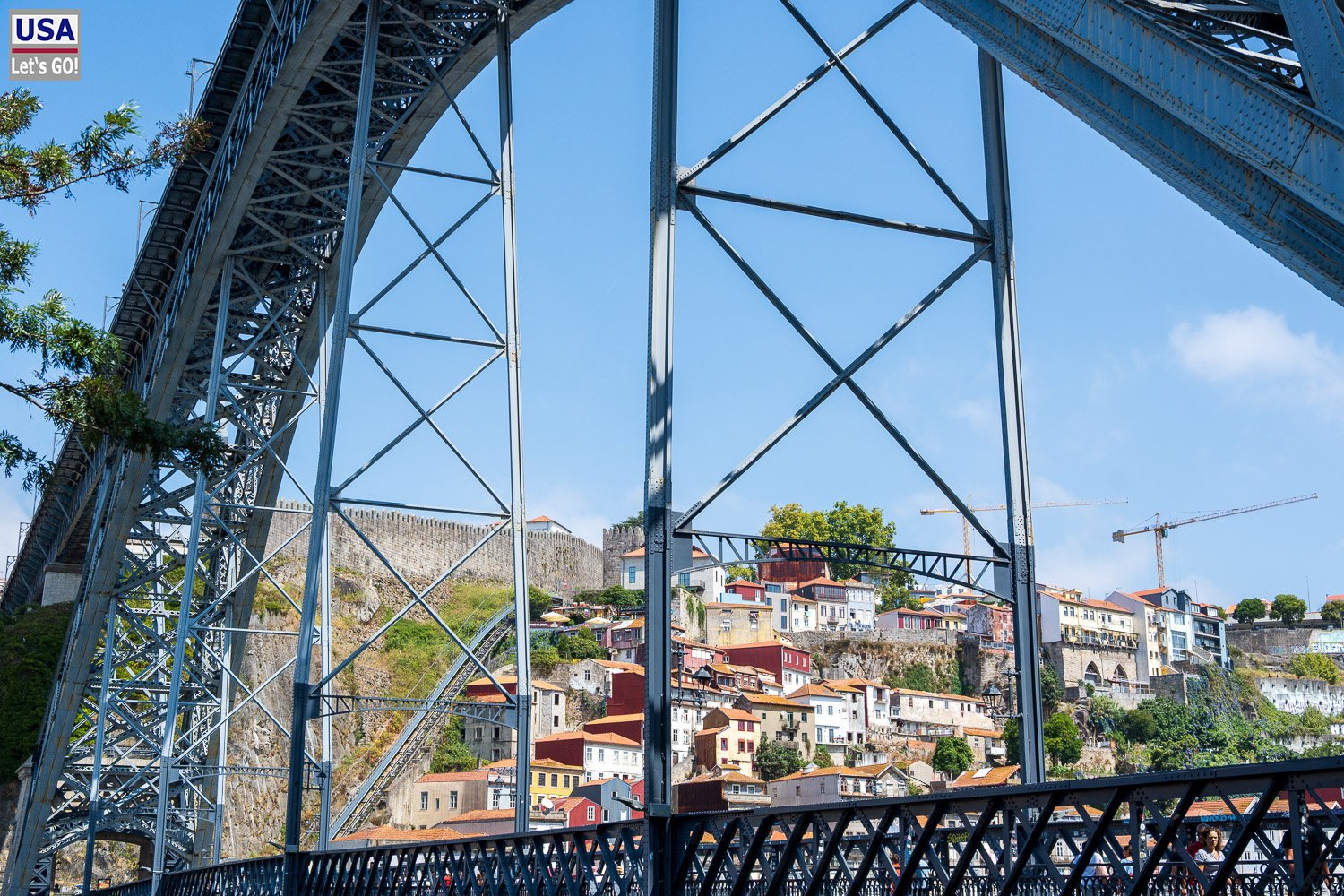 Stahlbögen der Ponte Luís I. mit Blick auf Porto