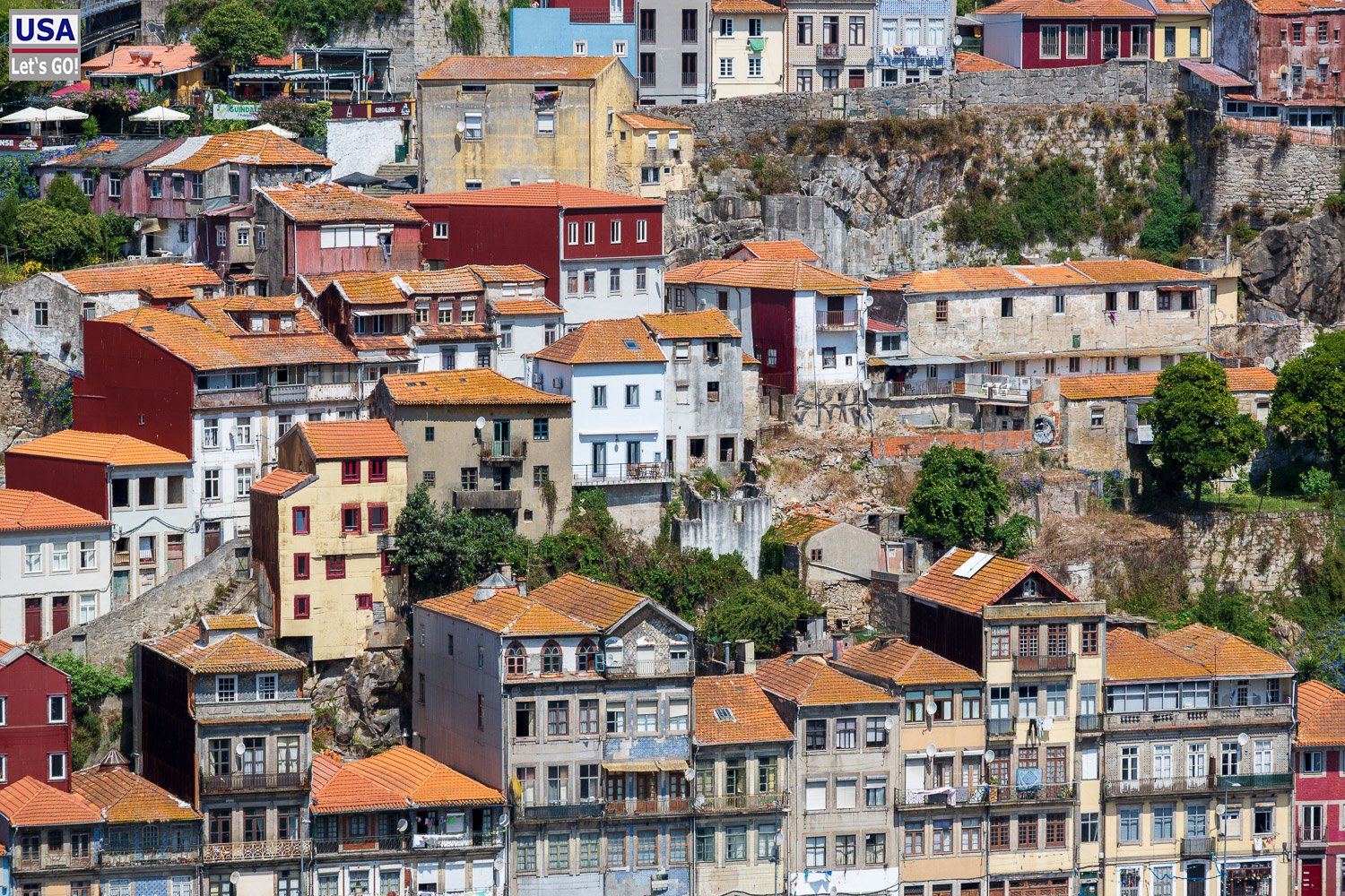 Häuser am steilen Hang von Porto