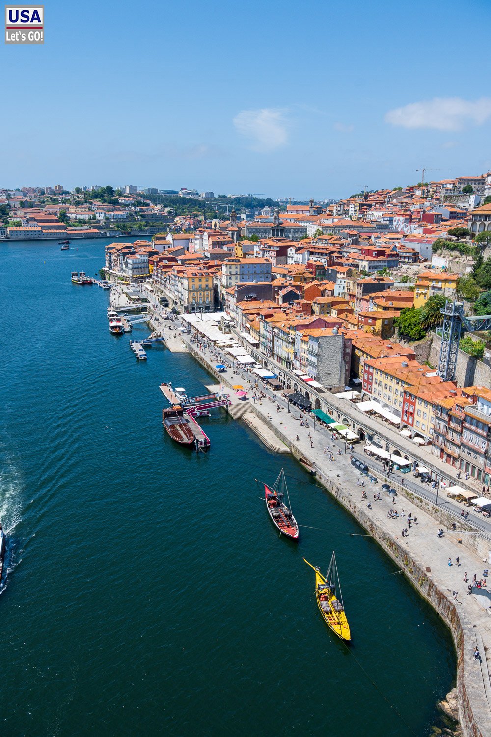 Blick von der Ponte Luís I. auf die Ribeira und den Douro