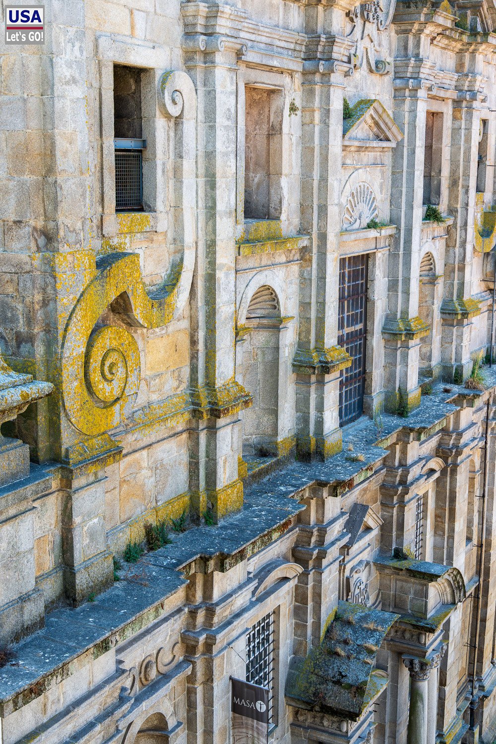 Verwitterte Fassade in der Ribeira