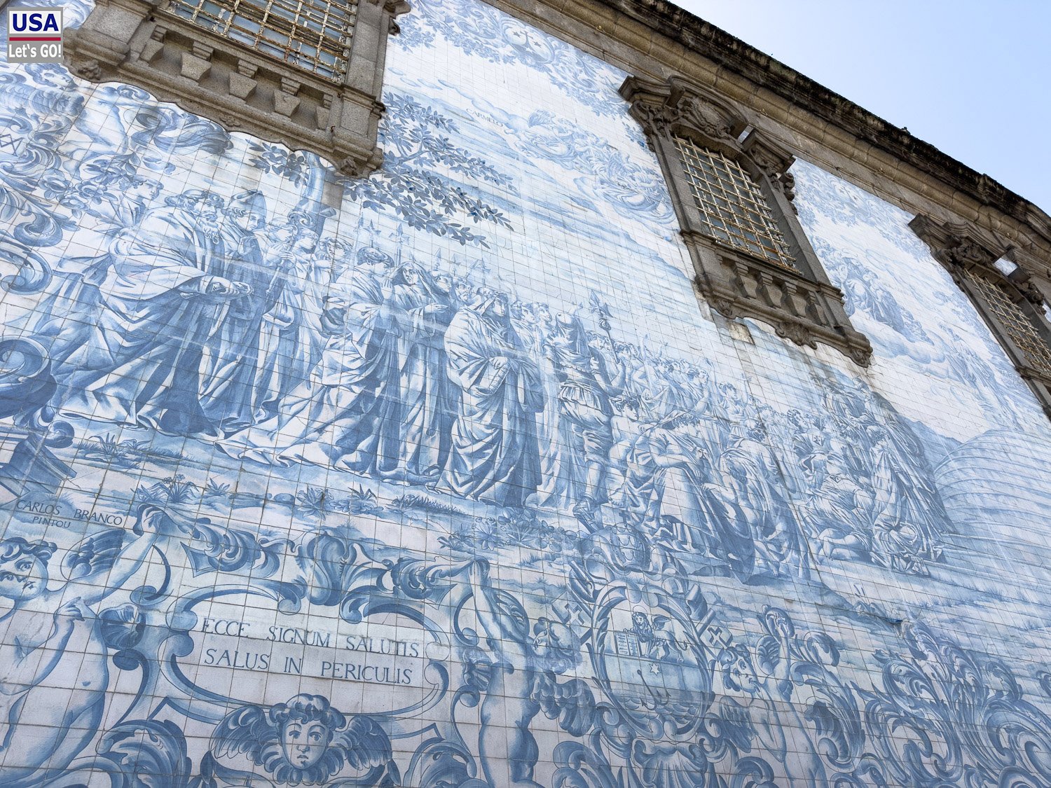Azulejo-Wand der Igreja do Carmo