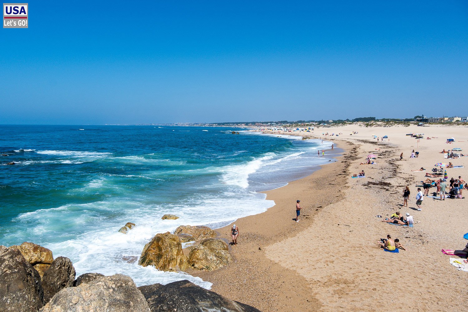 Strand von Miramar mit Badegästen